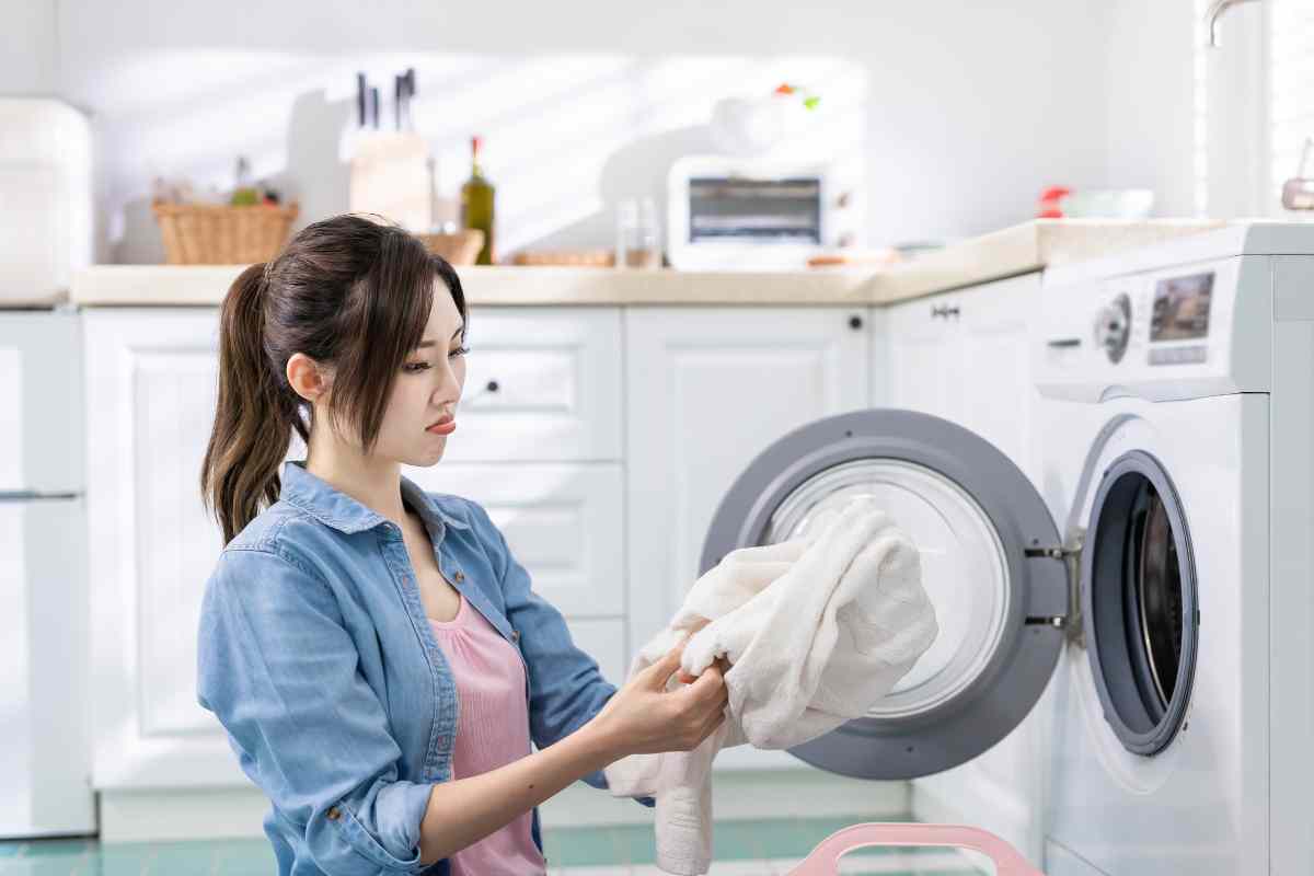 Non tutti lo sanno, ma lavare i vestiti appena comprati è importantissimo