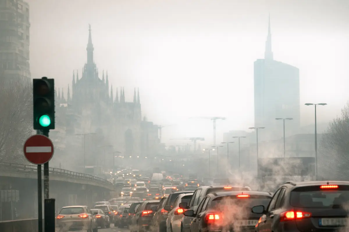 traffico e smog in città